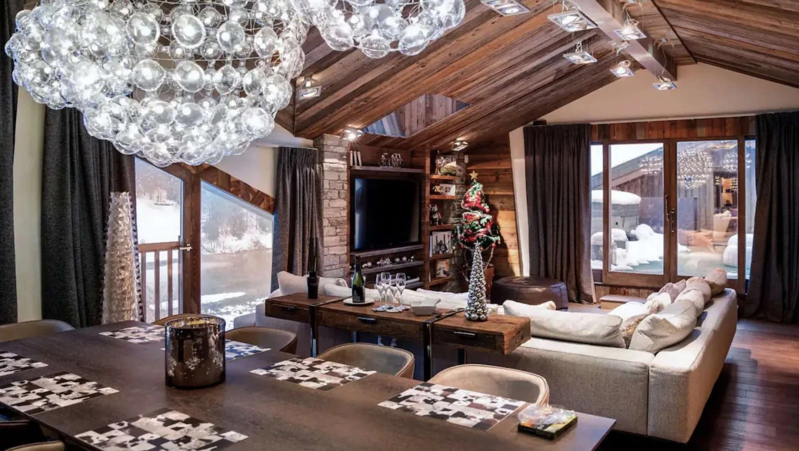 Penthouse Cap Crystal Lodge